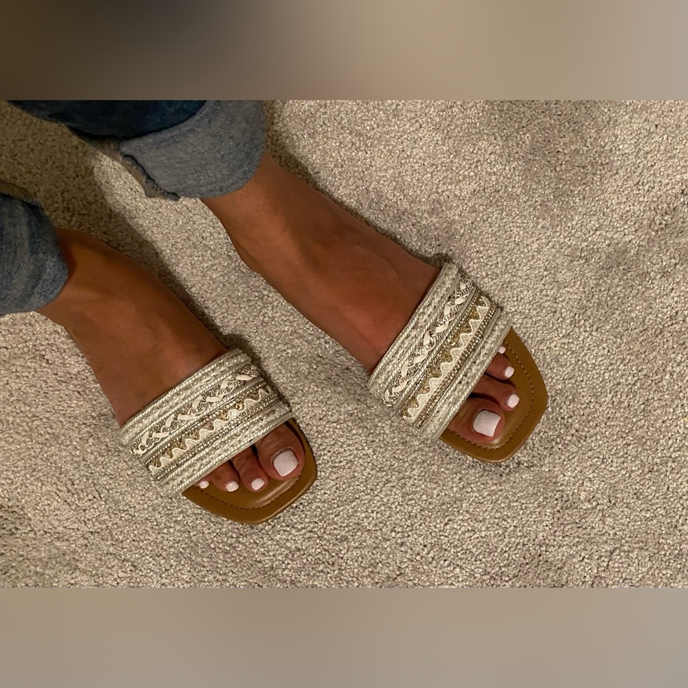 Square-toe-flat-slip-on slide sandals